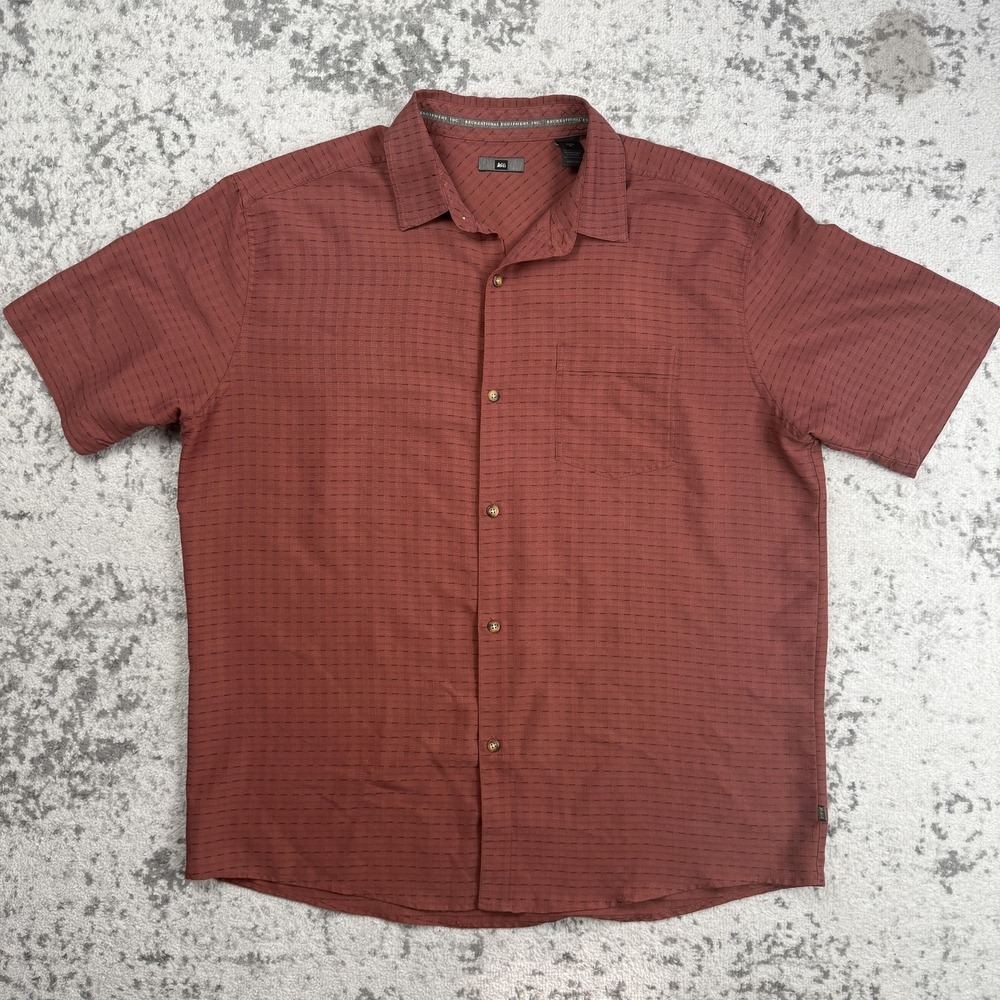 REI Shirt Mens XL Red Geometric Short Sleeve Button Up Casual Outdoor